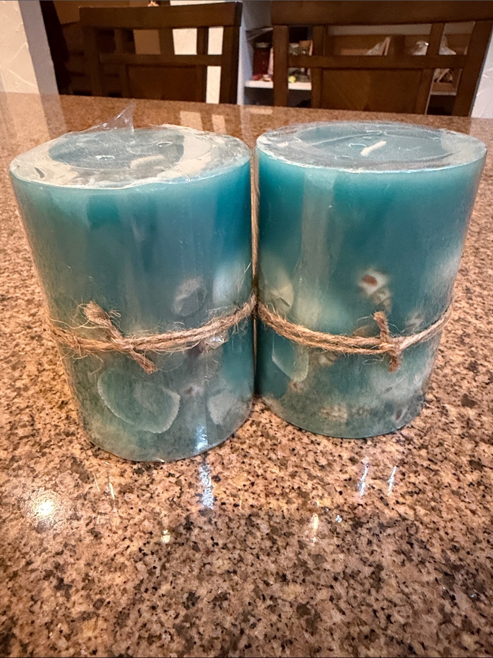 Pier 1 Imports Oceans Scented Pillar Candles Pair Seashell Beach House NWT - Picture 2 of 7